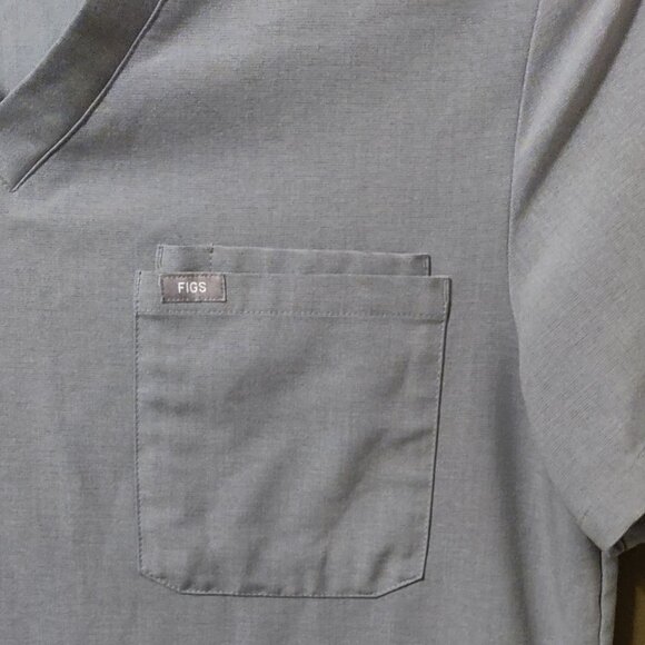 Figs Men's Leon 3 Pocket Grey Scrub Top SIZE XL - Picture 2 of 6